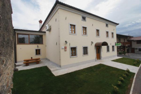 Гостиница Apartments Janks  Времске Бритов